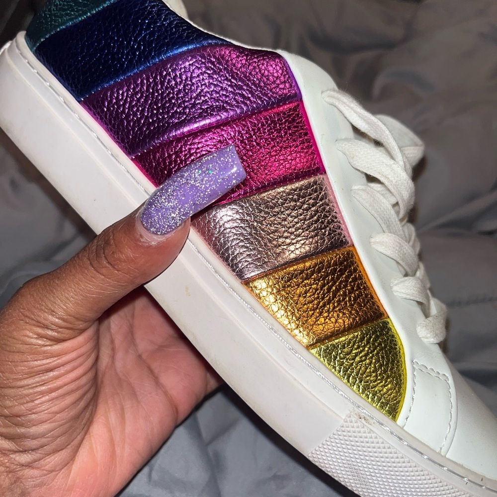 8 or 8.5 metallic stripe sneakers!